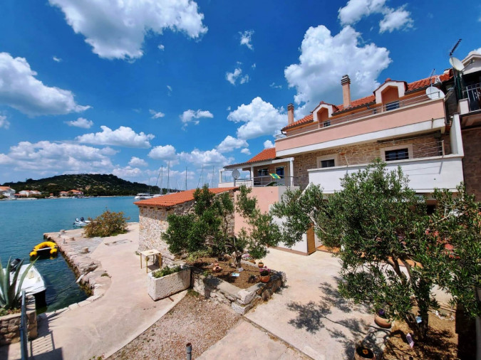 Apartmani Charly, Apartments Charly Betina